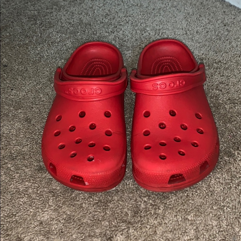red crocs